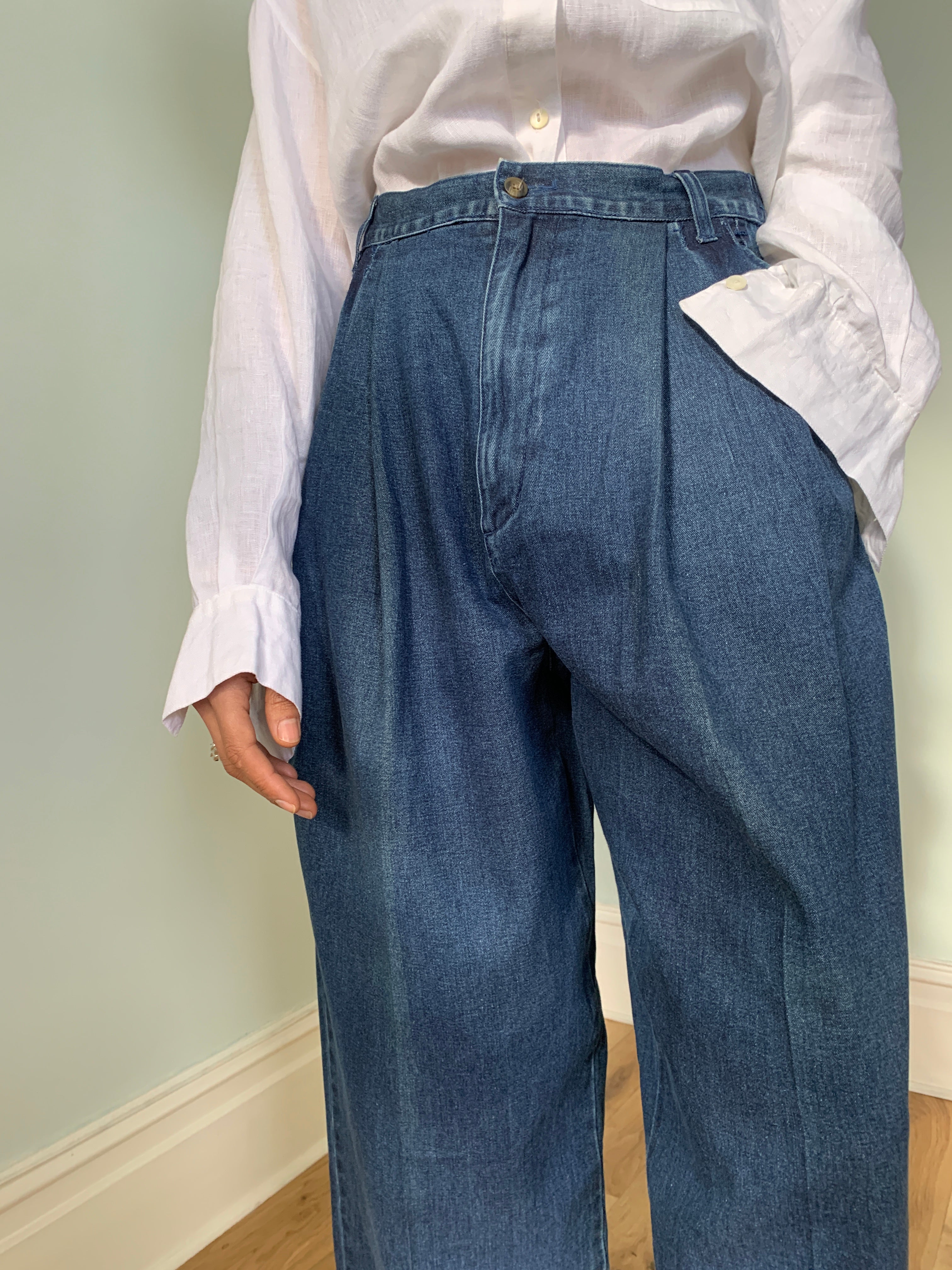 Vintage high waisted pleat cropped jeans W28"