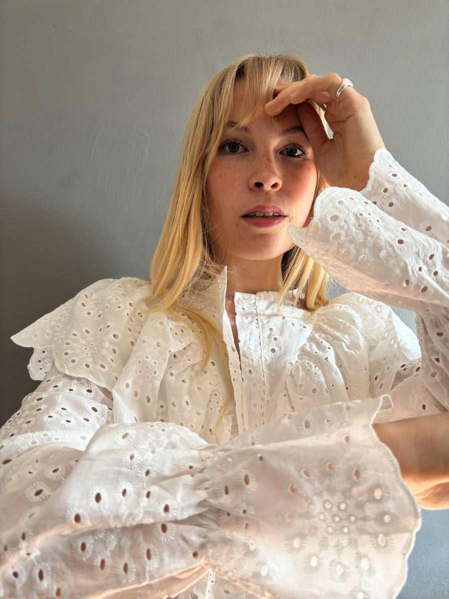 WOW broderie anglaise ruffle statement blouse – vintagesister.co.uk
