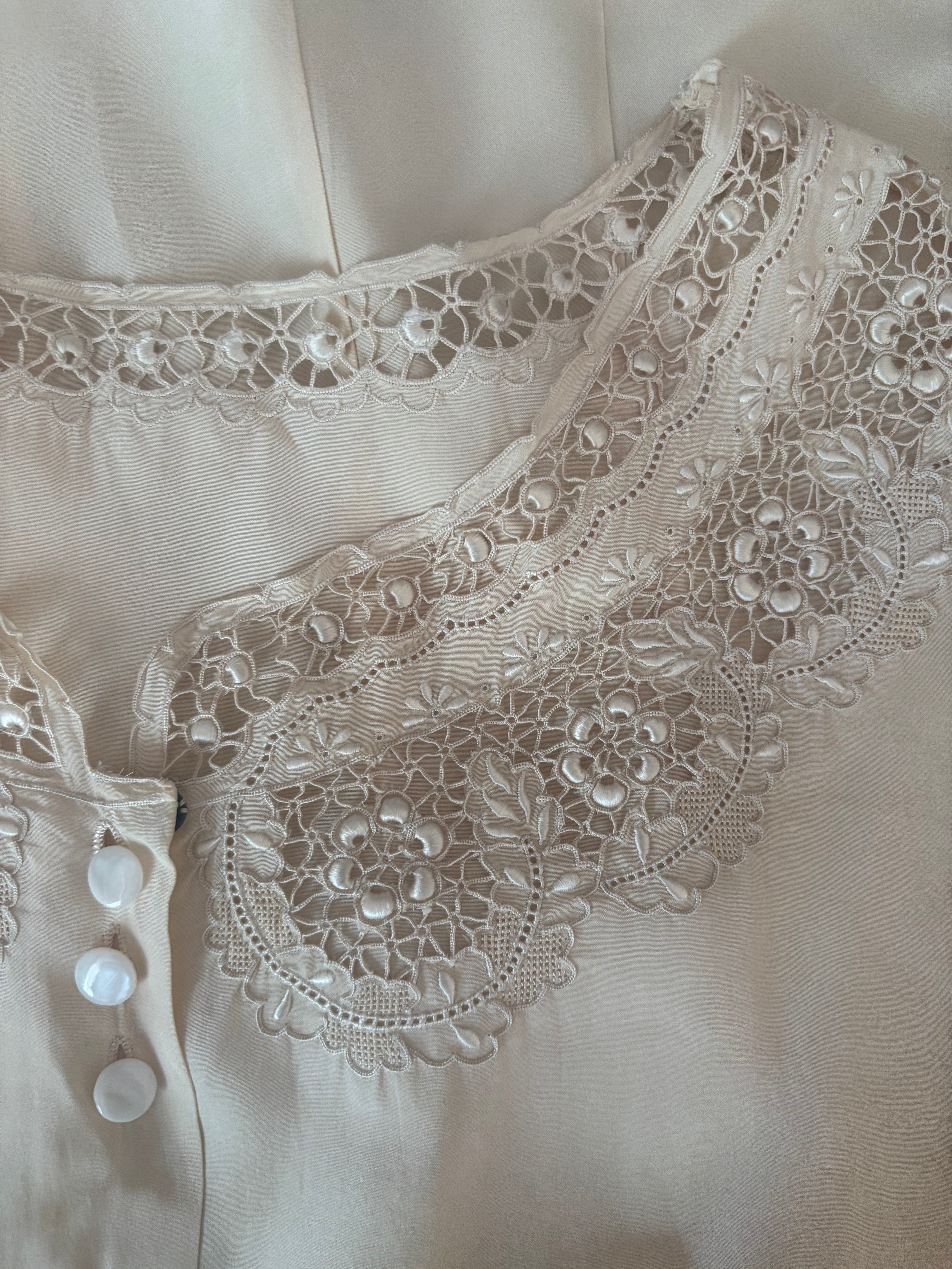 Vintage Chinese silk embroidered blouse
