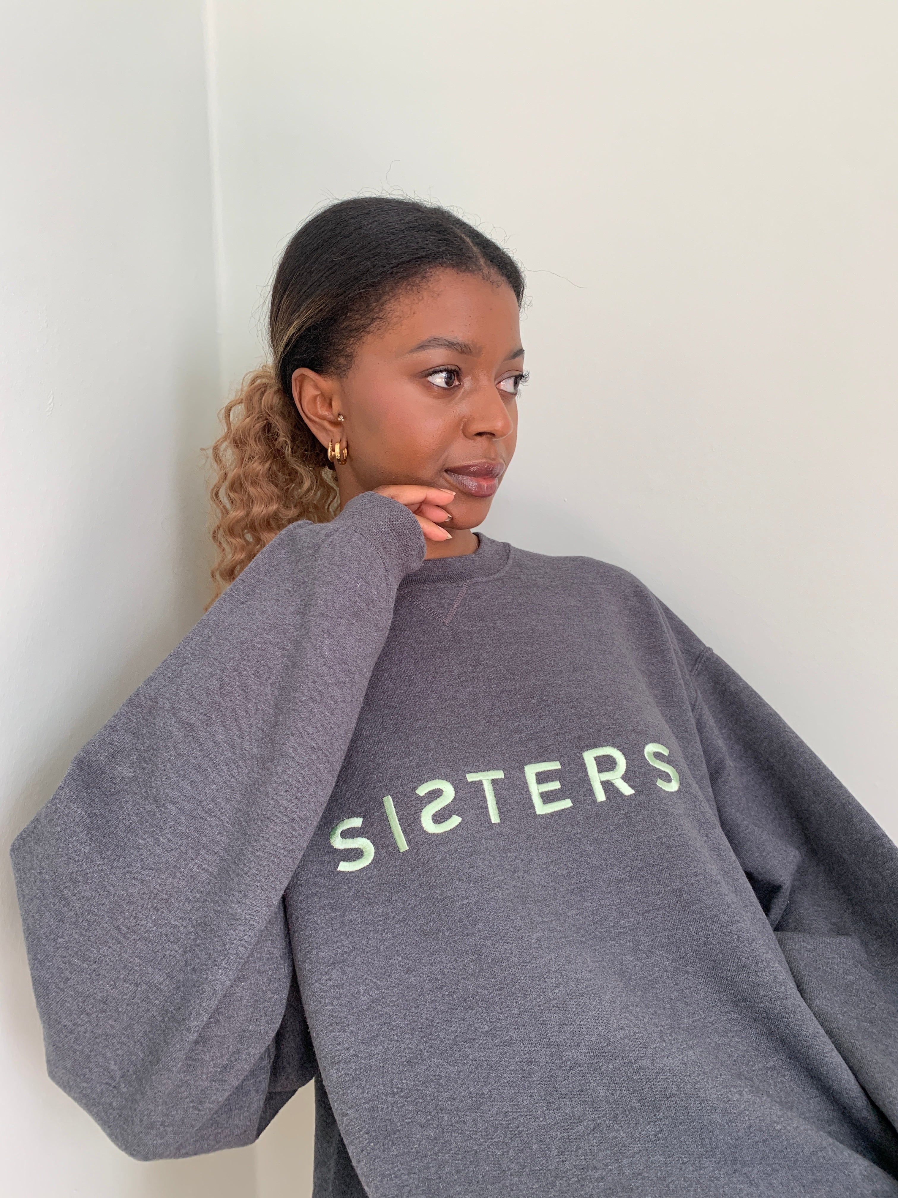 SISTERS embroidered sweatshirt medium SS205