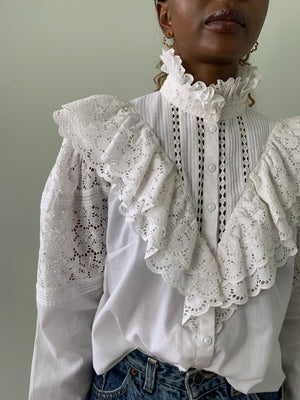 Beautiful wow vintage embroidered cotton blouse