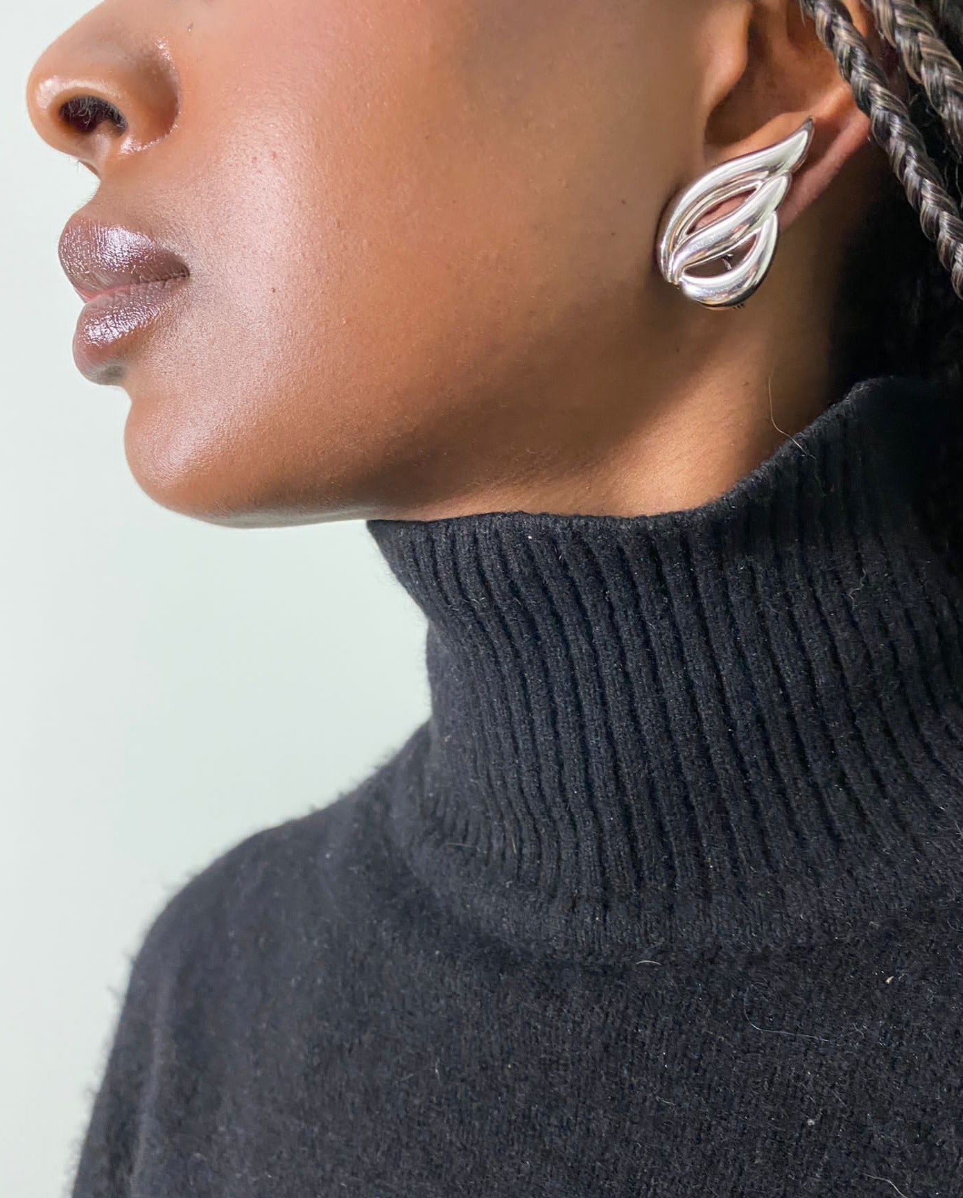 Monet Flame Shape Earrings VS x R27