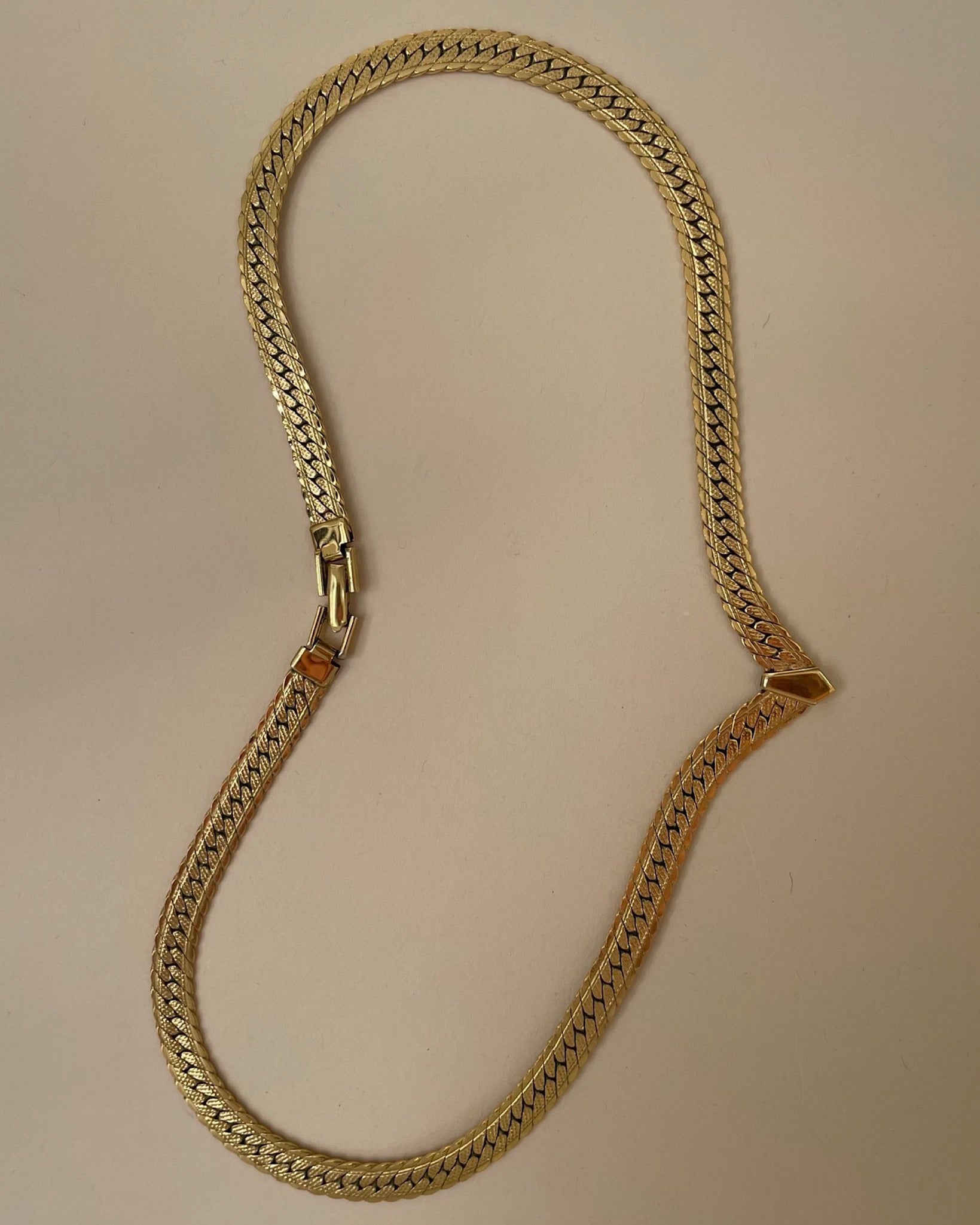 Napier V-shaped 1960s necklace VSxR 44