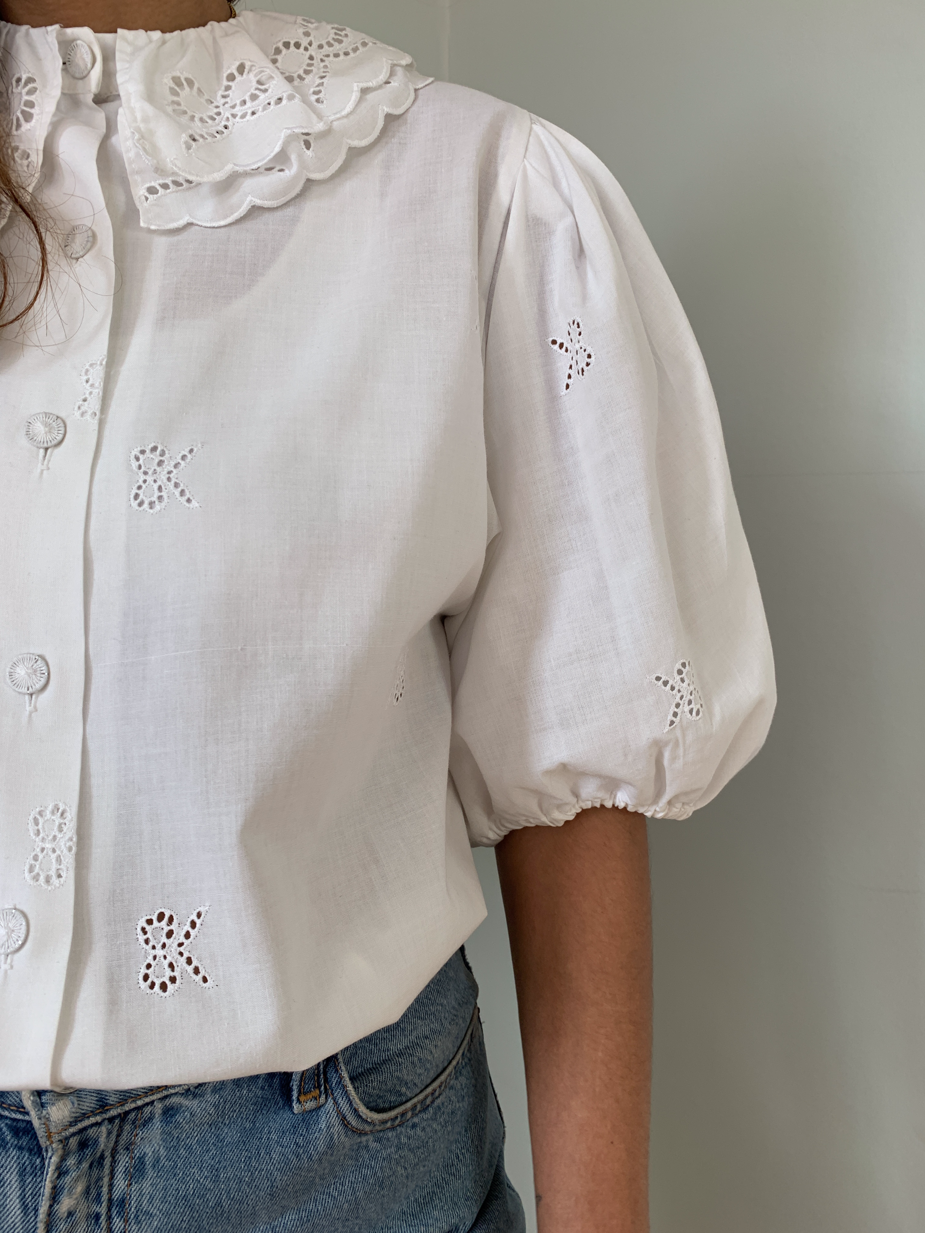 Vintage balloon sleeve blouse with scallop edge collar