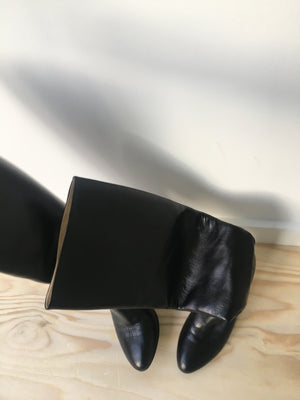 Pre-loved black leather boots