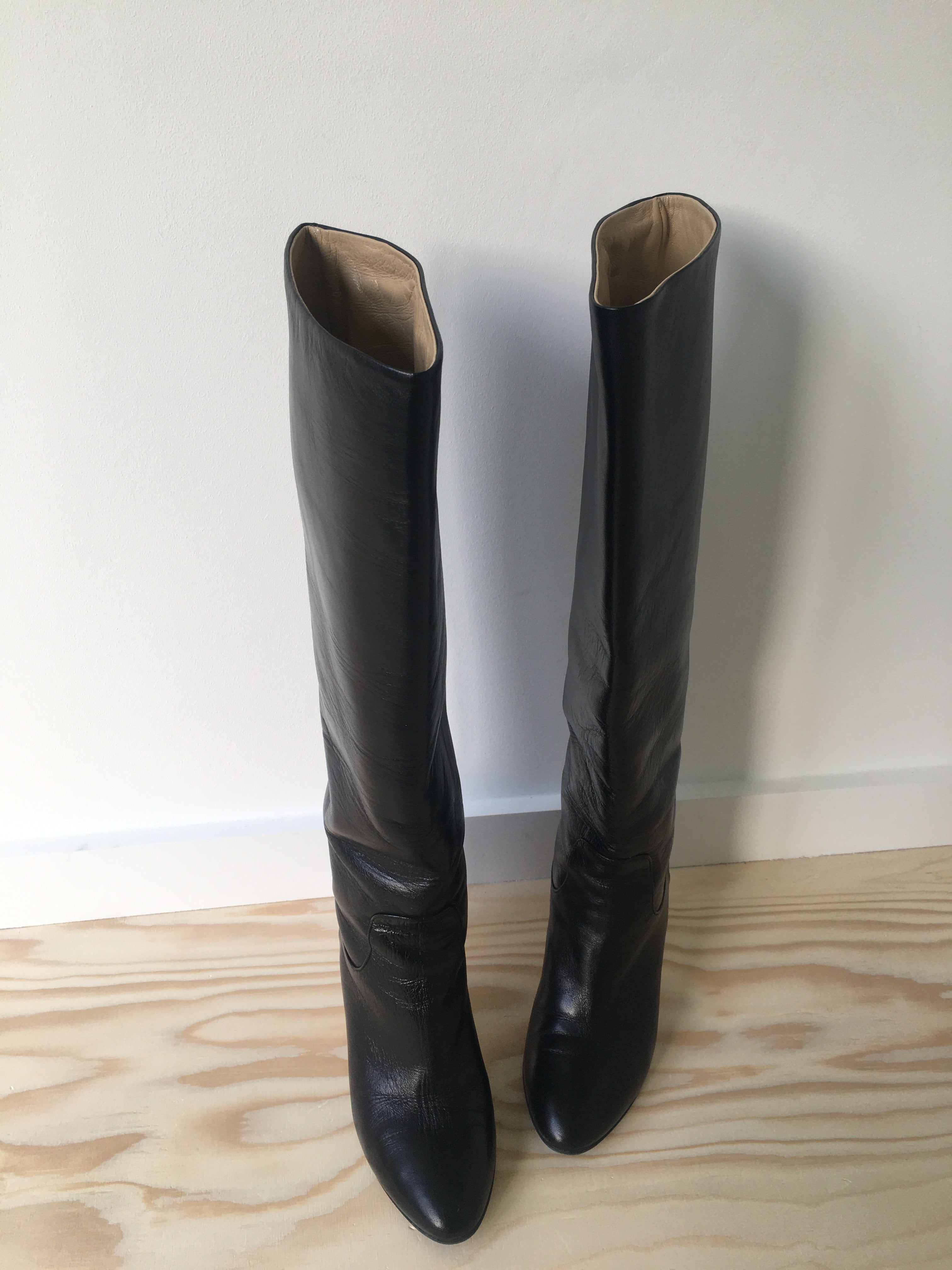 Pre-loved black leather boots