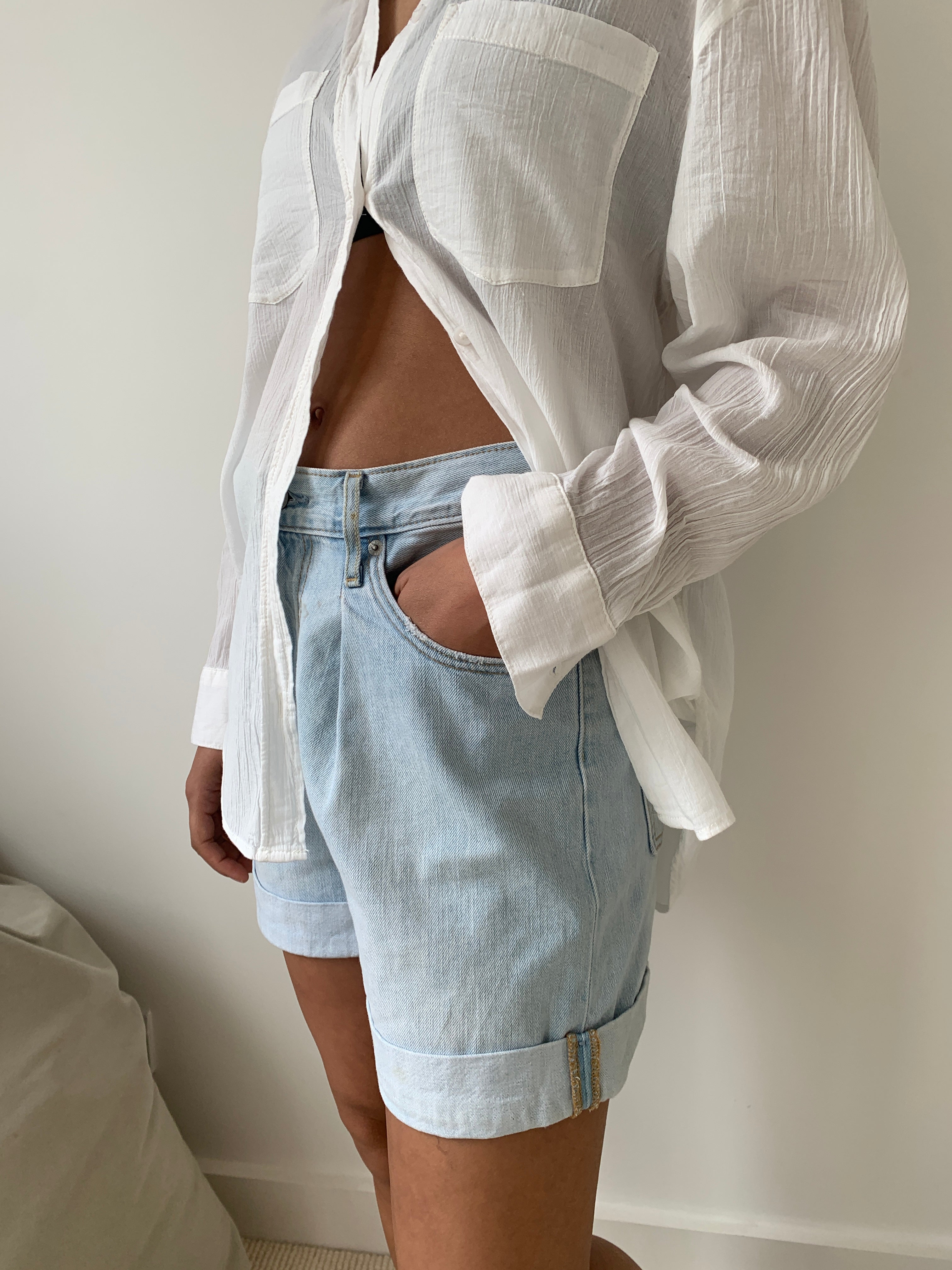Vintage Levis super pale blue denim shorts W29