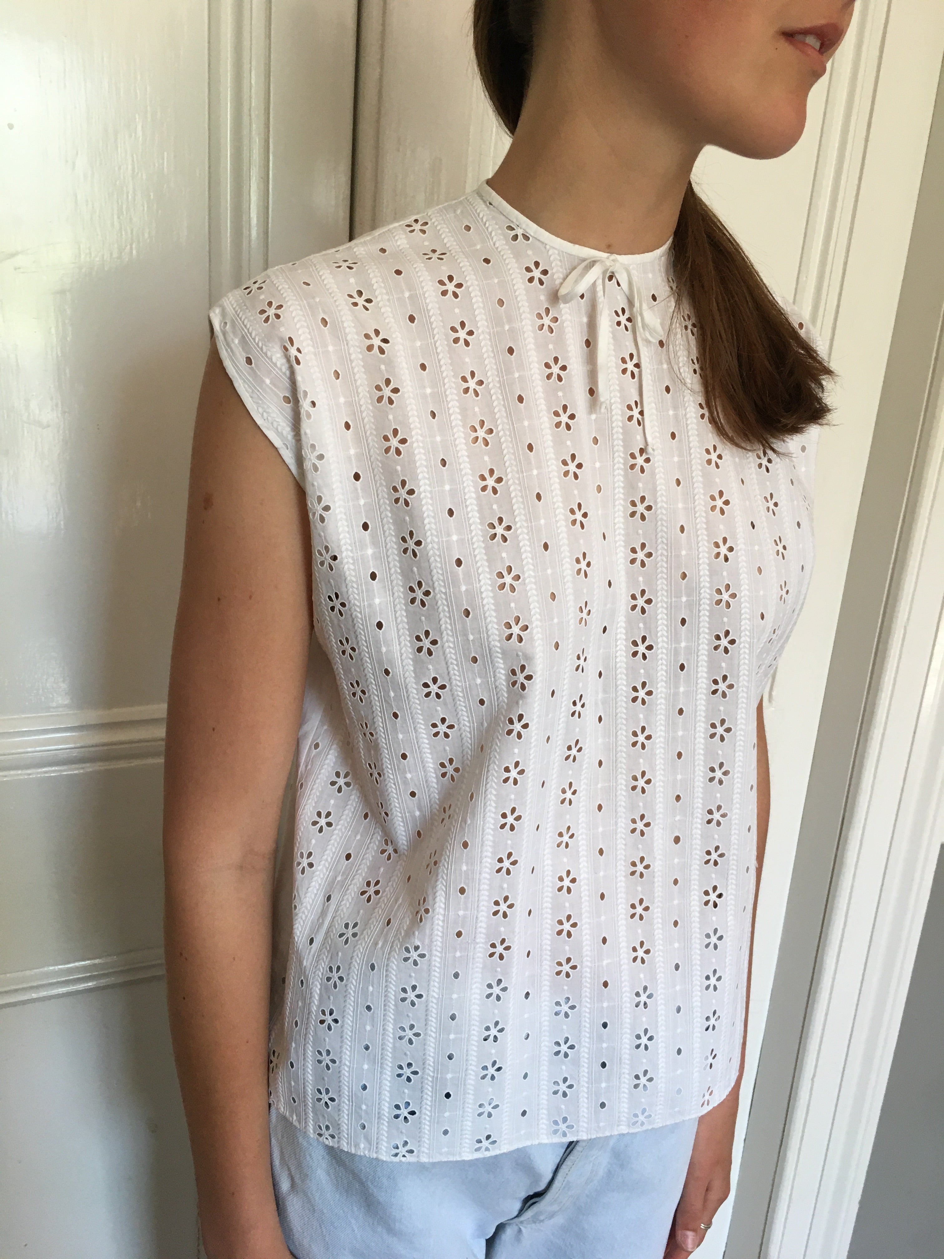 Vintage cotton broderie shell top / blouse