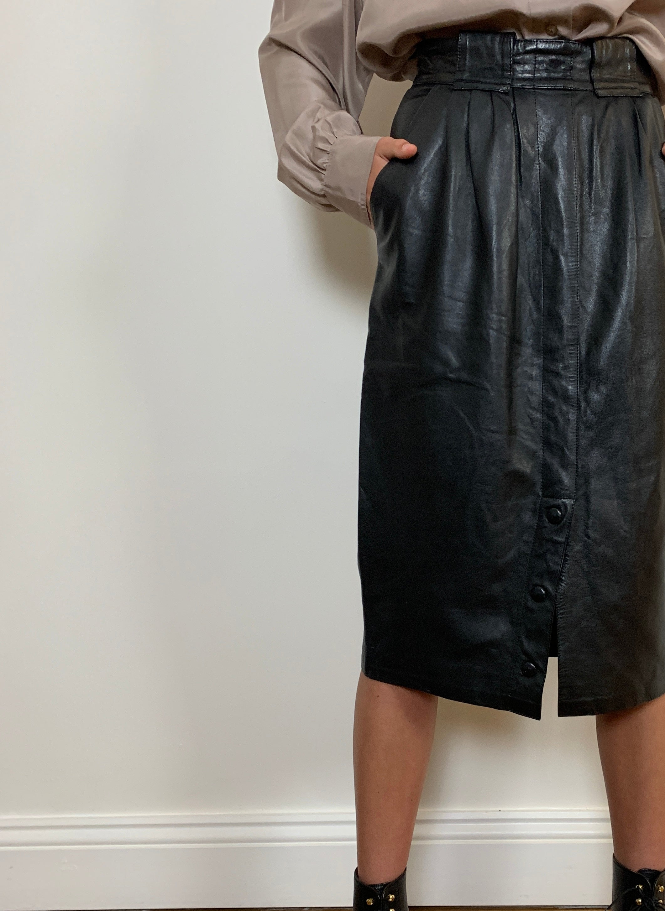 Vintage high waisted leather skirt