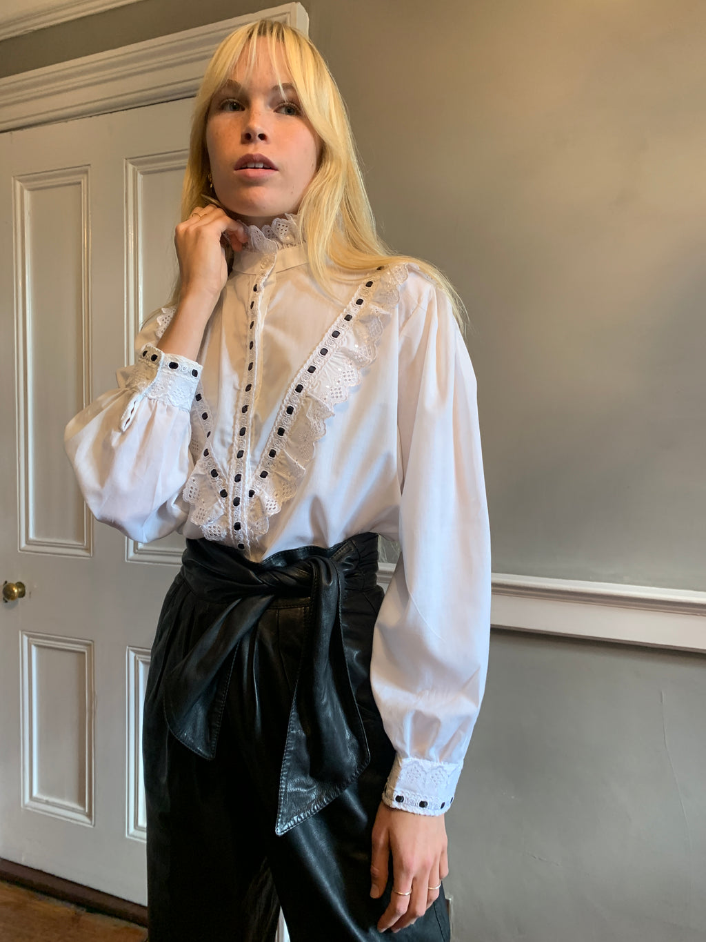 Vintage Statement broidery blouse with ribbon detail