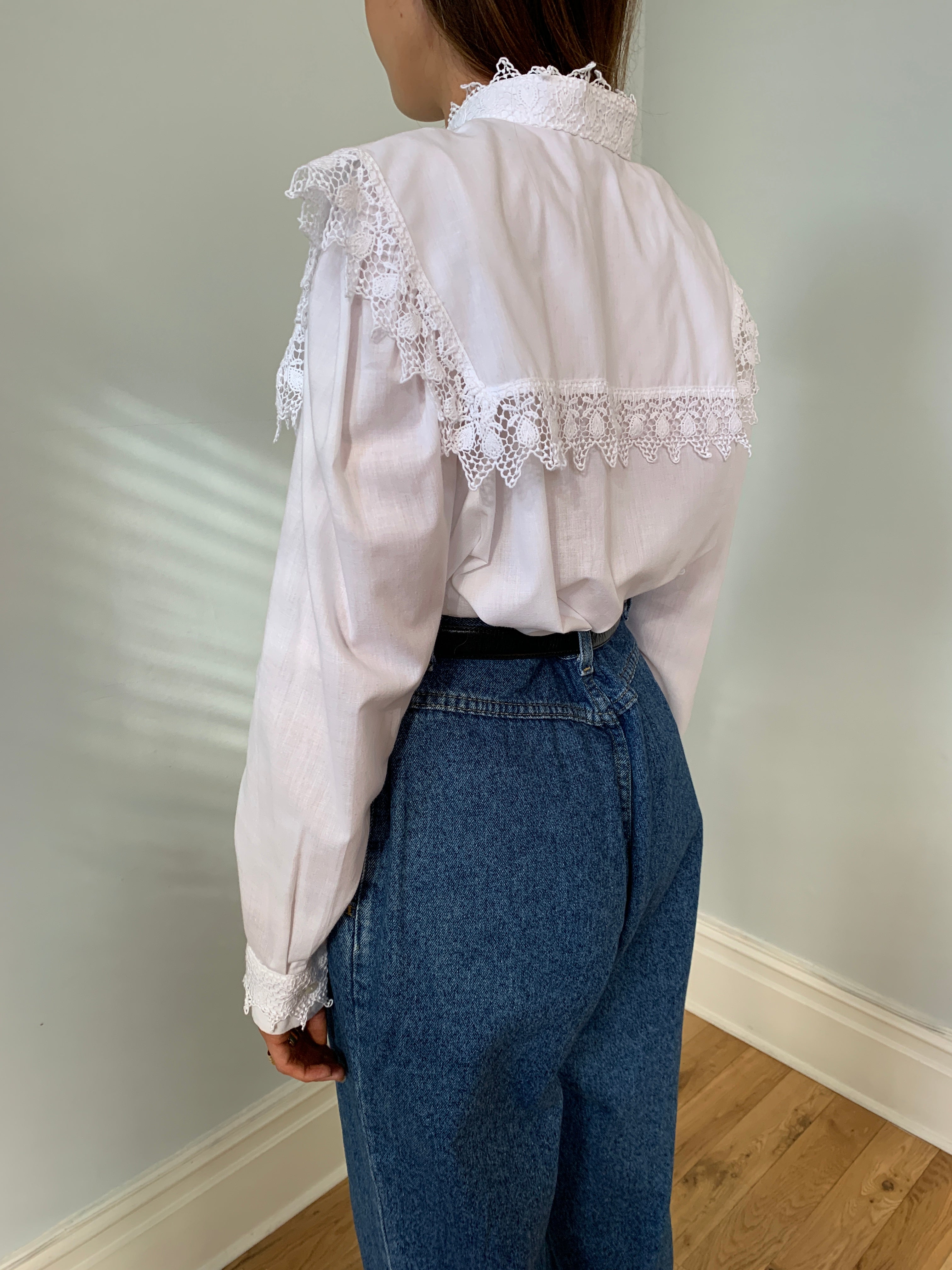 Linea Leonardo big collar cotton lace blouse