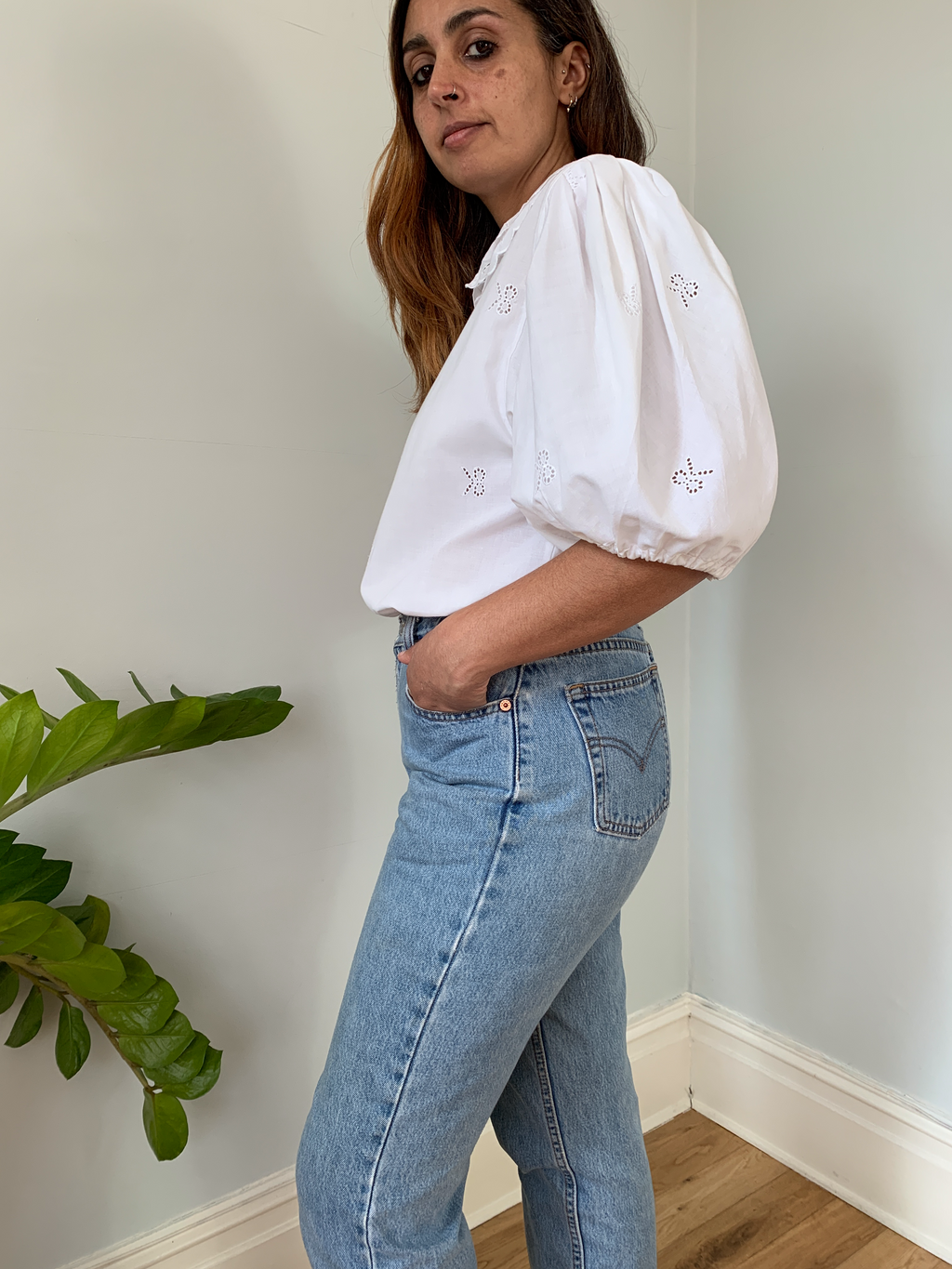 Vintage balloon sleeve blouse with scallop edge collar